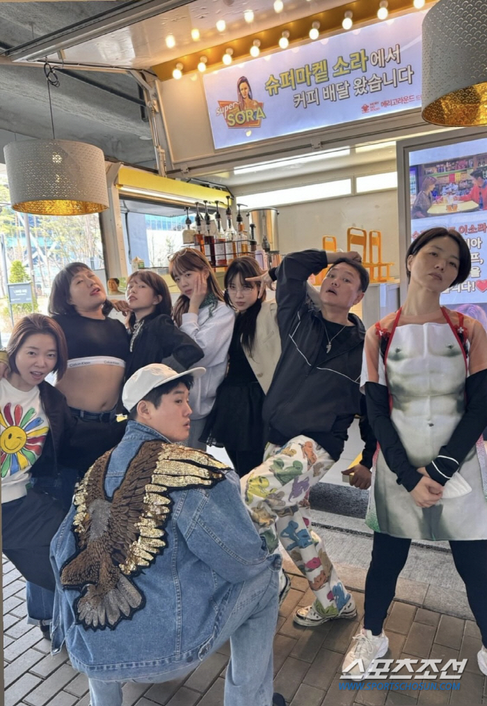 SNL 출연에 이어 커피차 선물?...'신동엽 옛 애인' 이소라, 쿨+멋…