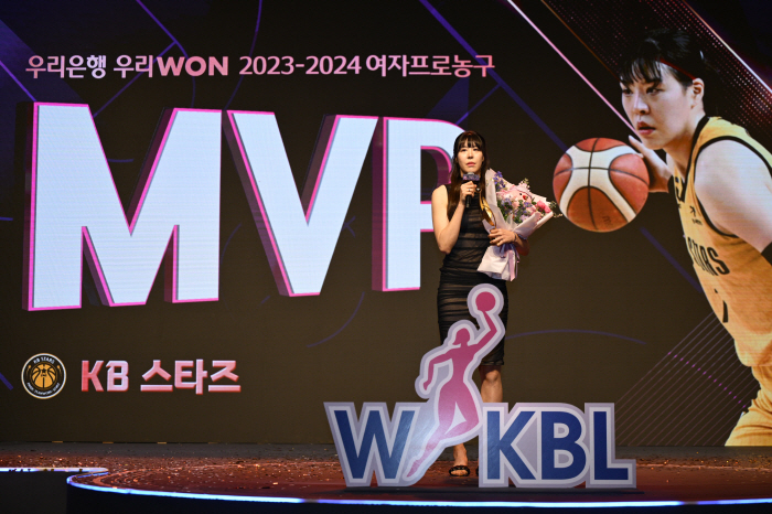 [현장인터뷰] MVP+전무후무 8관왕 박지수 "챔프전 가장 힘들어. 공황 증세 많이 호전됐다"
