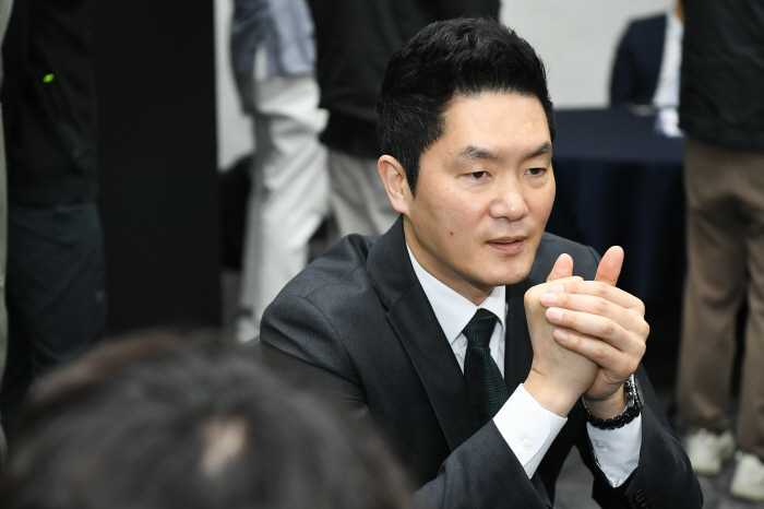 [6강PO 현장코멘트] 전희철 SK 감독 "재미없는 농구하고 싶다" WH…