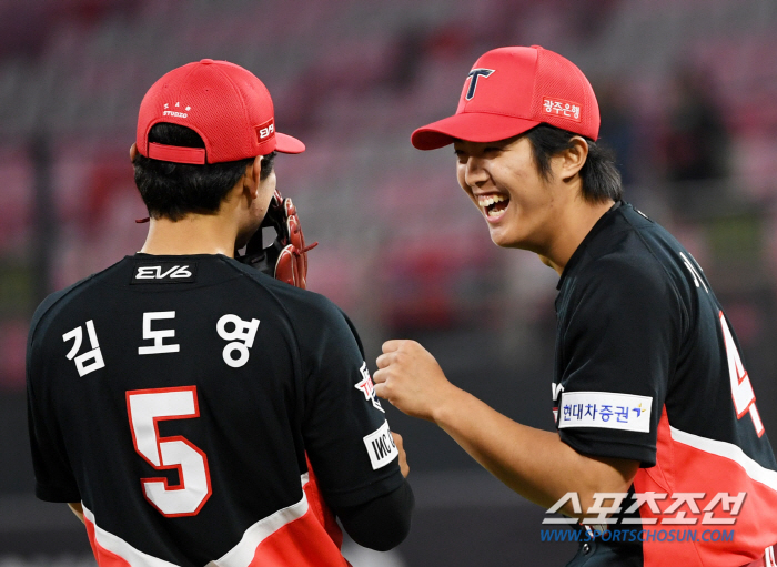 '무패 승률왕도 깼다' '이의리 첫 승+소크라테스 첫 홈런' KIA 2연…