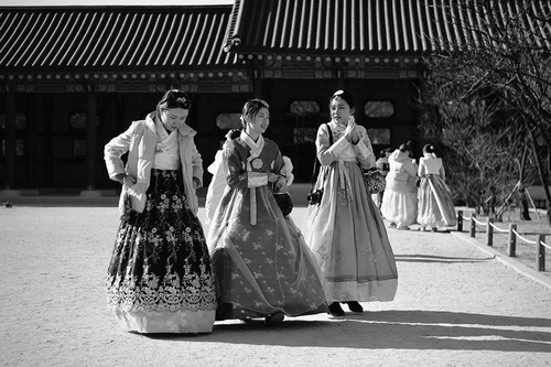K팝 스타 '덕질'하고, 韓 소설 읽다 한일史에 눈뜬 日 학생들