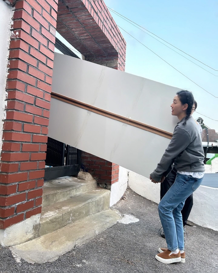 '판사♥' 박진희, 옷장 중고 거래 직접 하는 여배우.."필요했는데 마침…