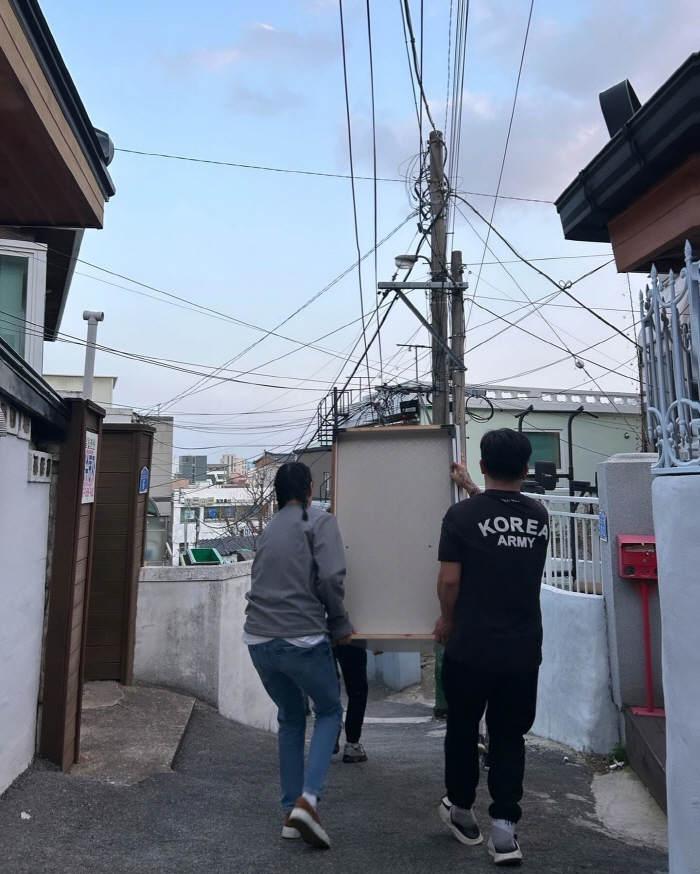 '판사♥' 박진희, 옷장 중고 거래 직접 하는 여배우.."필요했는데 마침…