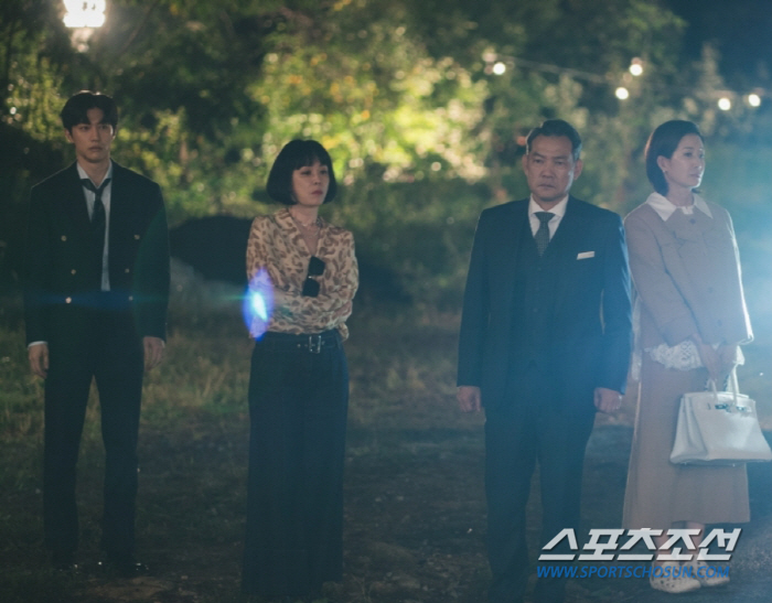[이정혁의 수다톡톡]'반환점' 돈 '눈물의 여왕', '김지원→김수현' 중…