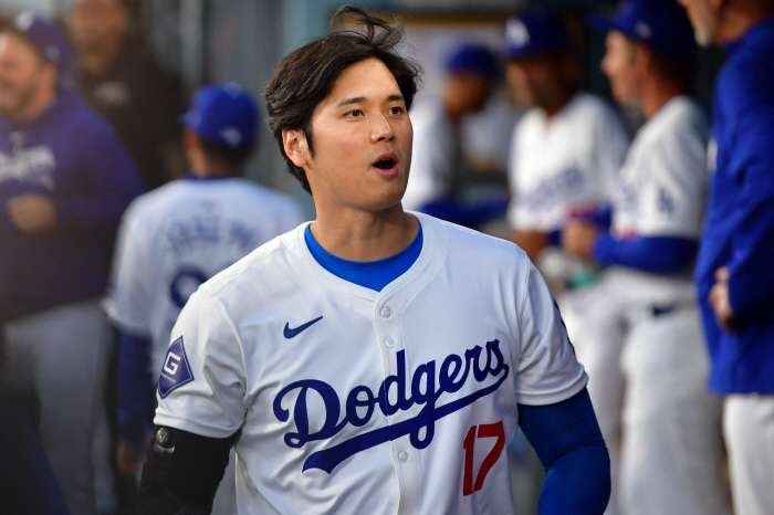 오타니의 거짓말? 첫 홈런공, "만나서 돌려받았다" 했는데…주운 사람은 …