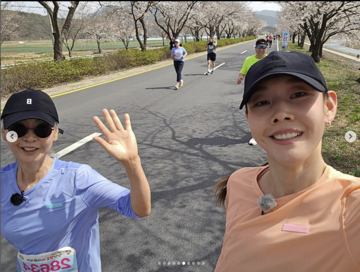 한혜진, 母와 함께 마라톤 완주.."엄마 느린 발에 마음 '쿵' 내려앉아…