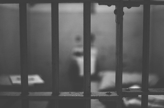 호르몬 치료 거부당한 트랜스젠더 죄수, 스스로 '거세' 충격