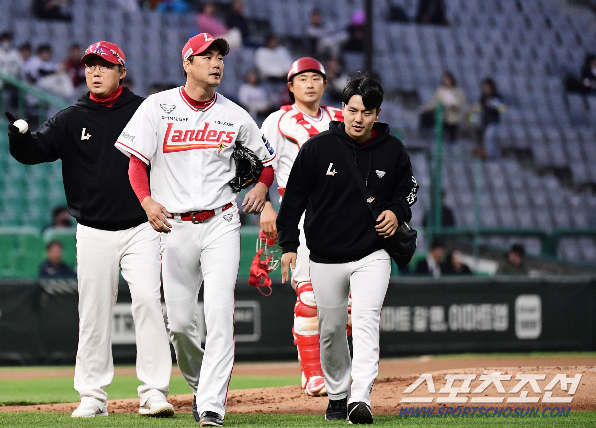 '허리 통증→긴급 교체' 모두를 놀라게 한 김광현, 정확한 몸 상태는?