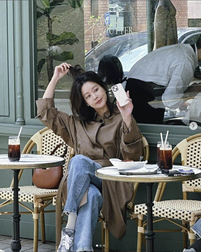 오연서, 핸드폰보다 작은 얼굴...일상도 화보같네