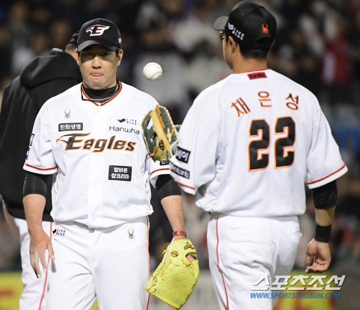 최원호 결단 내렸다, 한화 마무리 전격 교체 "박상원→주현상"[고척 현장…