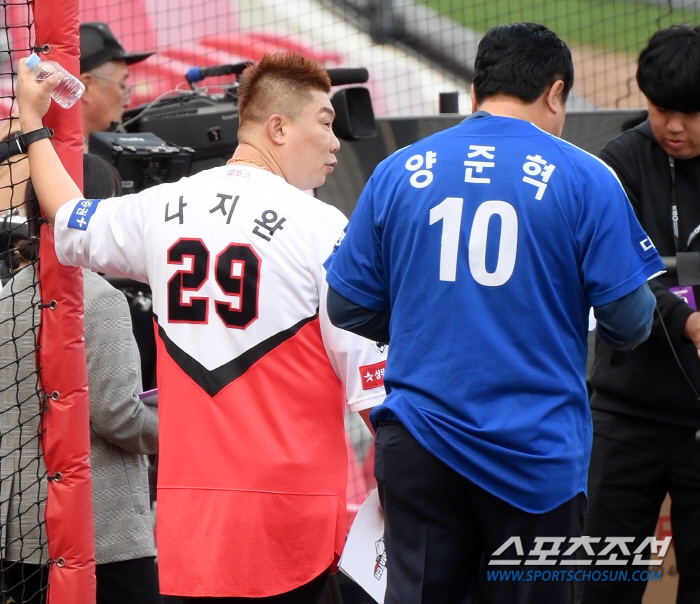 양준혁 품에 안긴 최형우, 오승환 팔뚝에 놀란 나지완...두 사람이 광주…