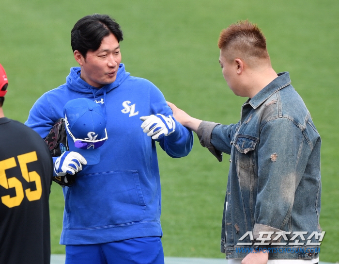 양준혁 품에 안긴 최형우, 오승환 팔뚝에 놀란 나지완...두 사람이 광주…