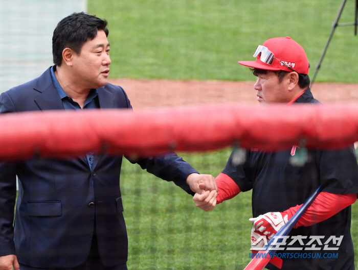 양준혁 품에 안긴 최형우, 오승환 팔뚝에 놀란 나지완...두 사람이 광주…