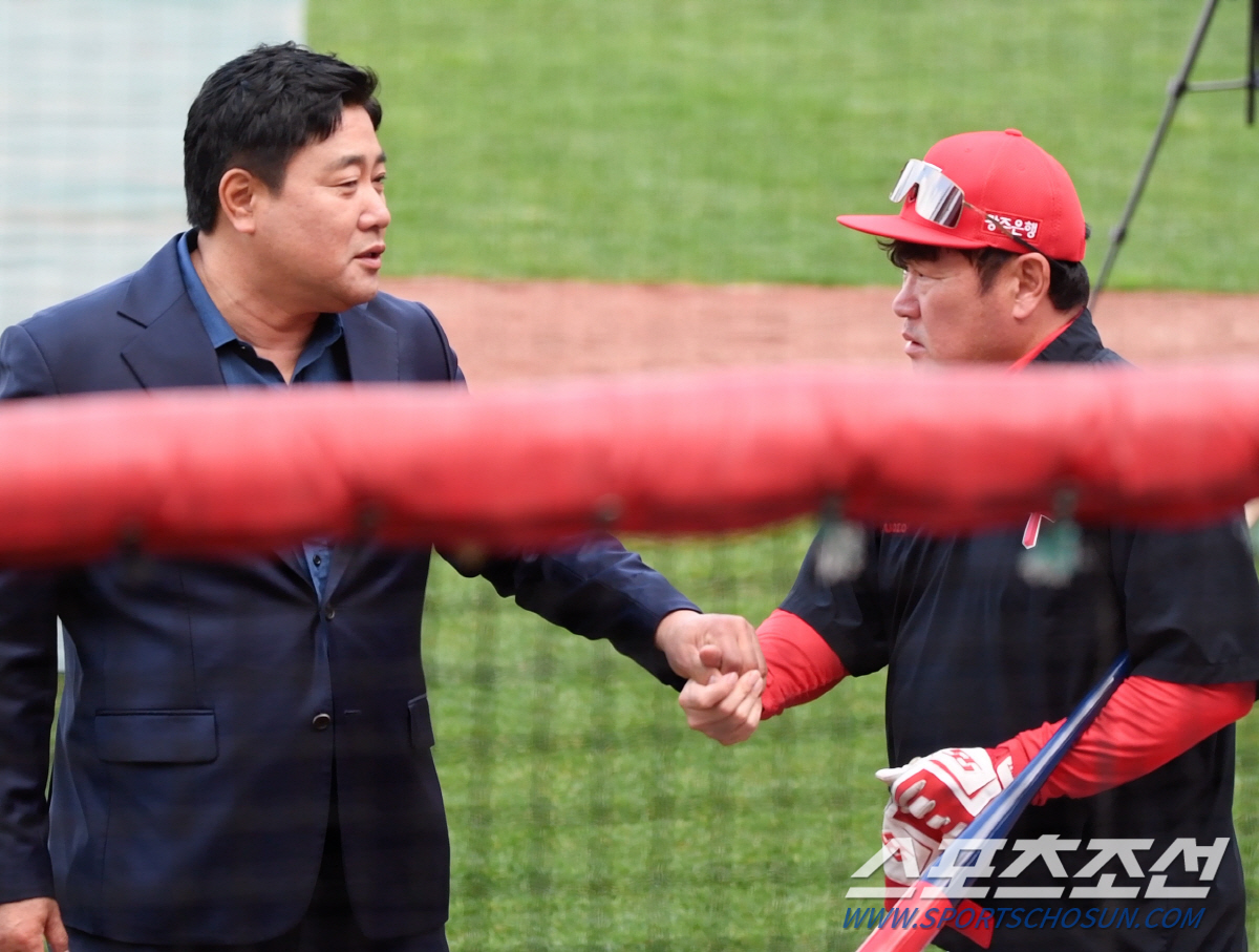 양준혁 품에 안긴 최형우, 오승환 팔뚝에 놀란 나지완...두 사람이 광주…