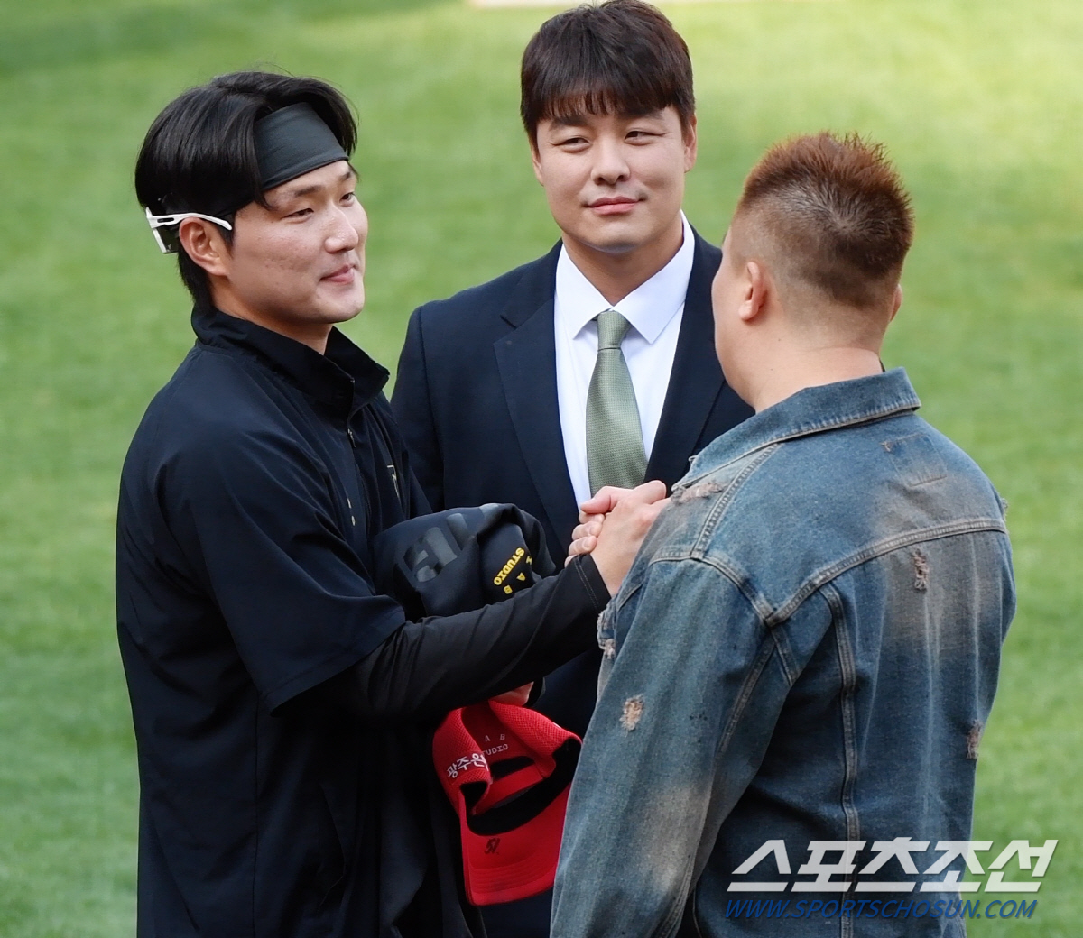 양준혁 품에 안긴 최형우, 오승환 팔뚝에 놀란 나지완...두 사람이 광주…
