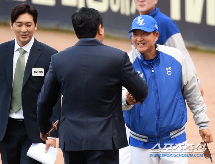 양준혁 품에 안긴 최형우, 오승환 팔뚝에 놀란 나지완...두 사람이 광주…