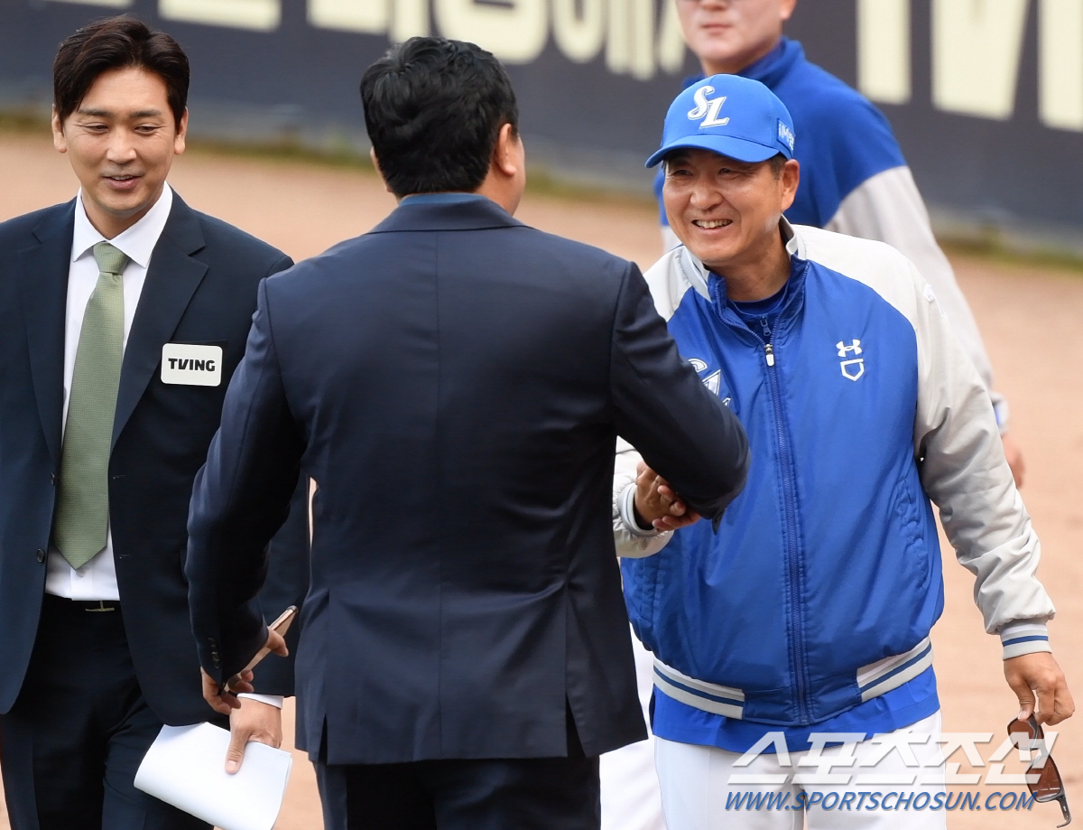 양준혁 품에 안긴 최형우, 오승환 팔뚝에 놀란 나지완...두 사람이 광주…