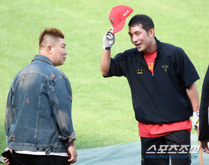 양준혁 품에 안긴 최형우, 오승환 팔뚝에 놀란 나지완...두 사람이 광주…