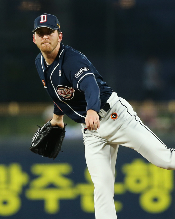 '실책→결승타' 강승호 결자해지! 두산, '김태형 더비' 첫승. 4-3 …