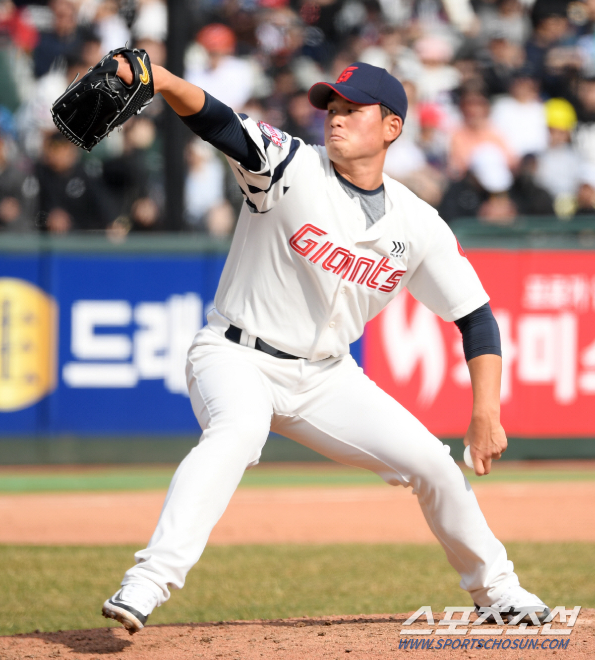 "불펜 아닌 선발로 키운다" 어느덧 4년차. '애정→아쉬움' 김진욱 바라…