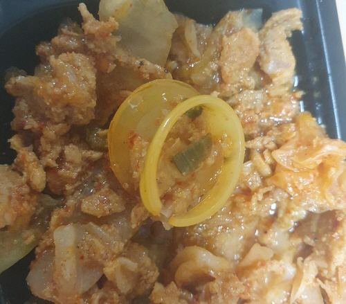 "믿고 샀는데.." 백종원 도시락서 정체불명 이물질, 문의하니 "해줄 게…