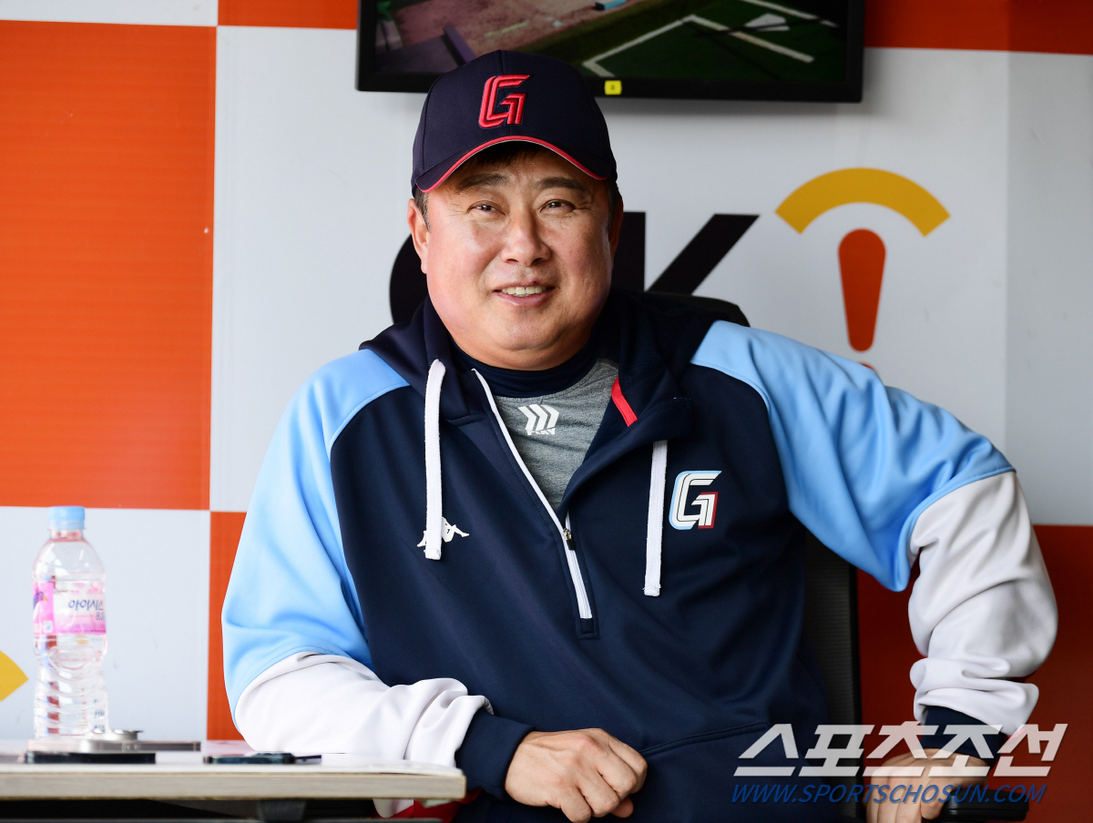 "네가 에이스야!" 명장의 칭찬은 박세웅도 춤추게 한다 "팬들의 연호, …