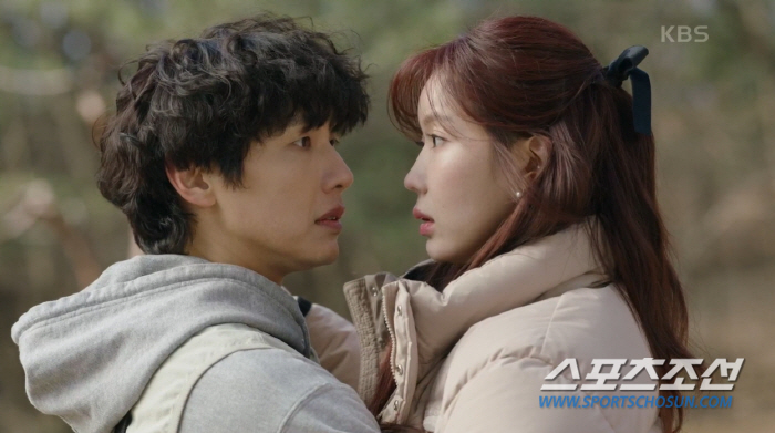 [종합]임수향, 지현우 품에 안겼다! "왜 대충이 오빠가 생각나지?"(미…