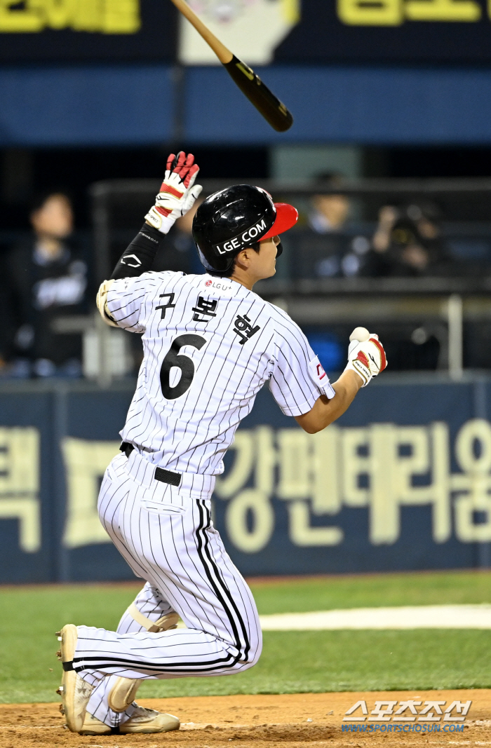끝내기 만루포에 잠실이 요동쳤다. 더 멋지게 끝낸다던 약속 지킨 예비역 …