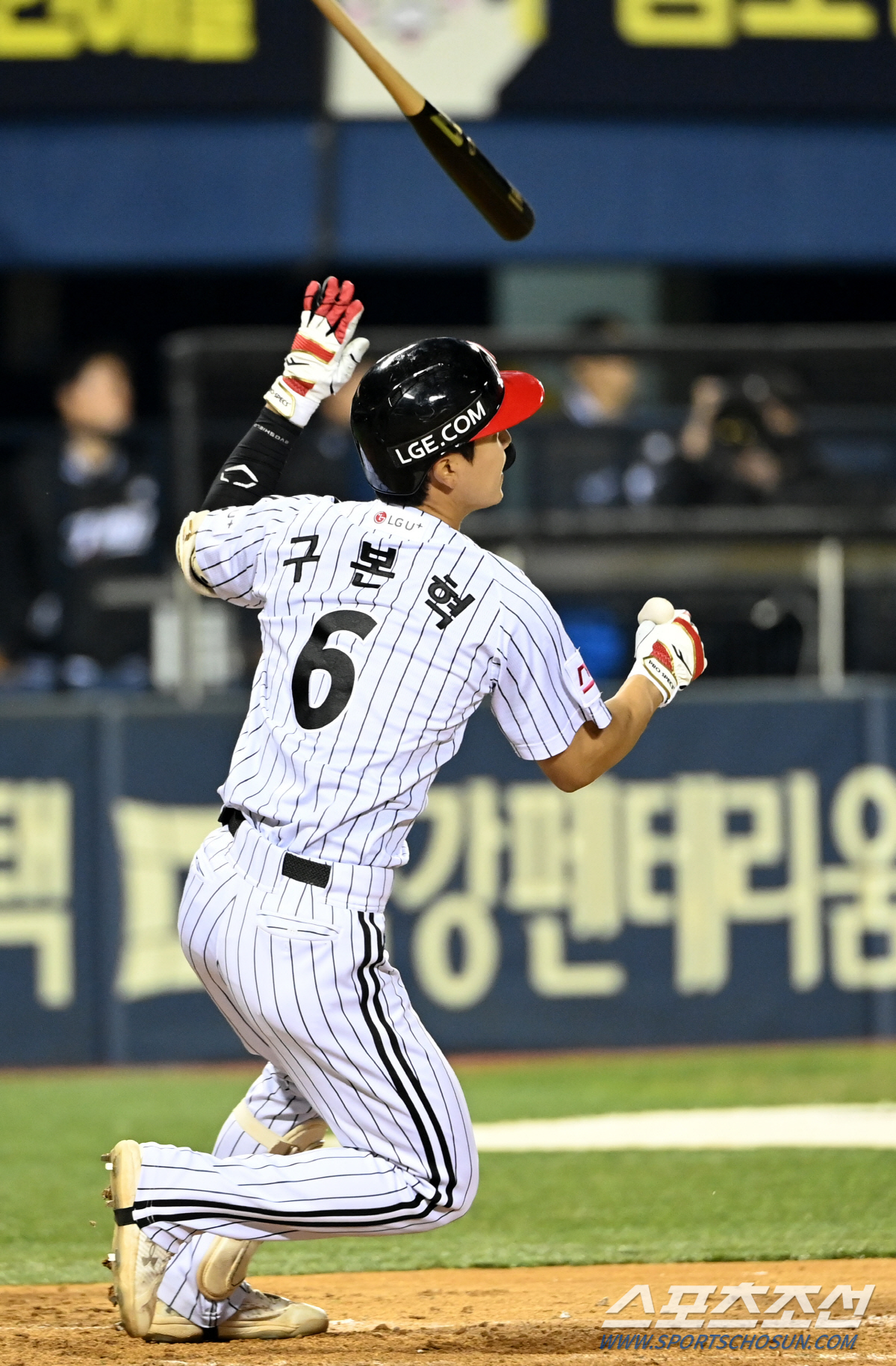 끝내기 만루포에 잠실이 요동쳤다. 더 멋지게 끝낸다던 약속 지킨 예비역 …