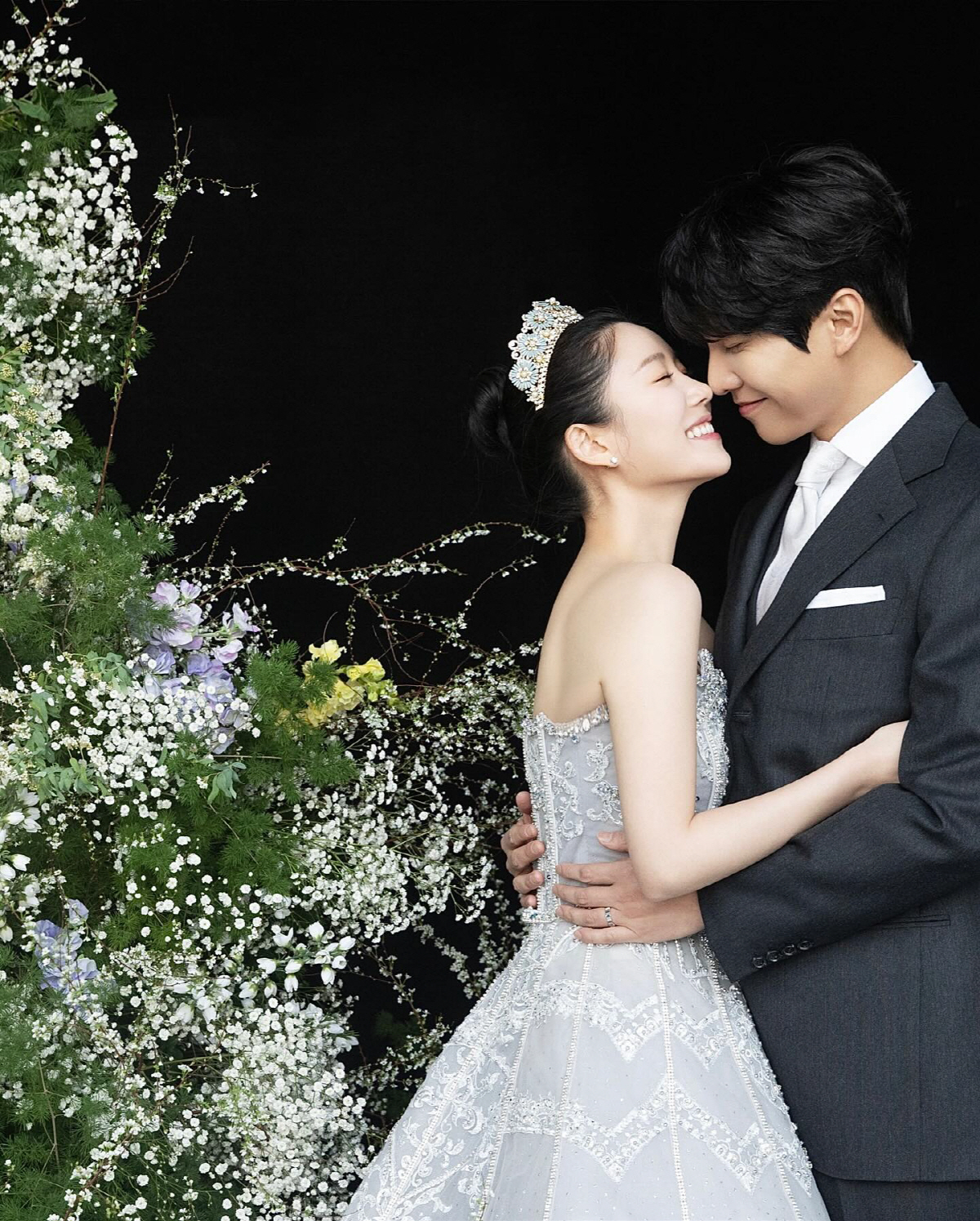 "세 가족이 된 우리"..이다인♥이승기, 결혼 1주년 자축→딸 최초 공개