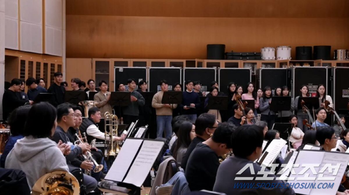 김호중, '더 심포니' 첫 리허설서 19곡 완벽 마스터. "힙합 빼고 모…