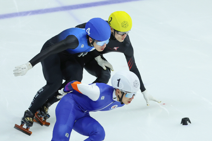 황대헌-박지원, 2차에서 '재충돌' 가능성↑ 황대헌 1000m 실격에도 …