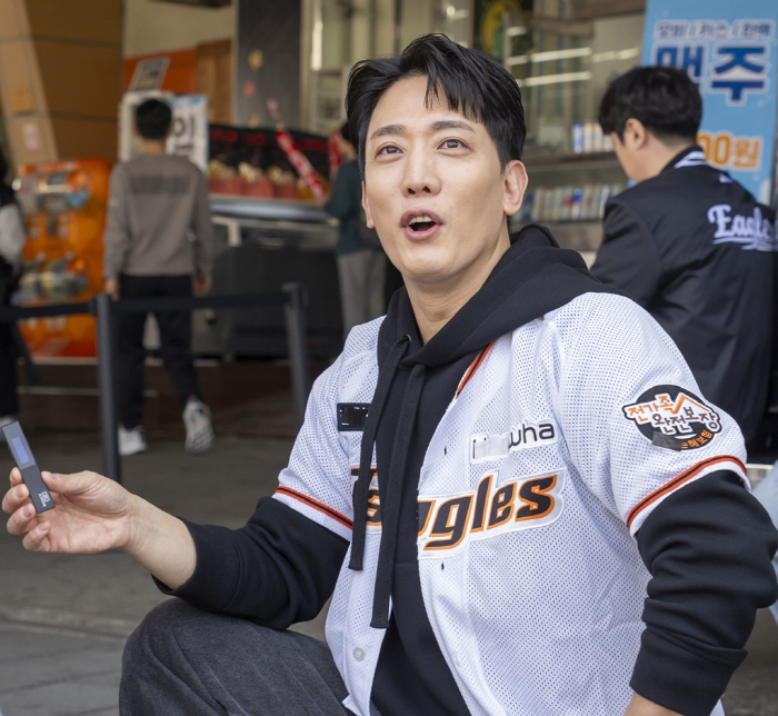 김환, '찐팬구역' 합류…"짠내 나는 파이팅, 이글스 색깔과 부합"