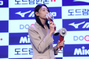 '황제' 김연경이 밝힌 은퇴 미룬 이유 