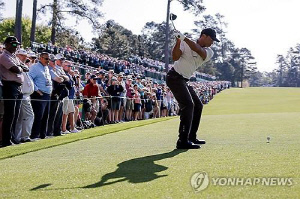 우즈, 마스터스 공식 연습 라운드…동반 선수 