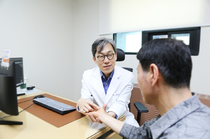 남규리 앓고 있는 '이 질환'…통증 때문에 기타도 못 친다는데