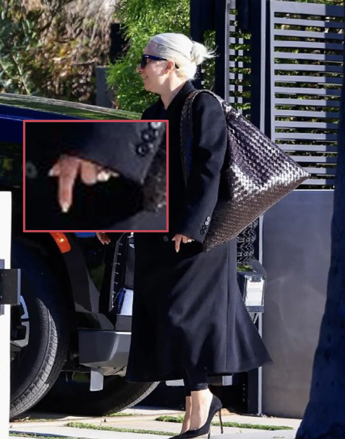 레이디 가가 결혼 임박?…커다란 다이아 반지 '포착'