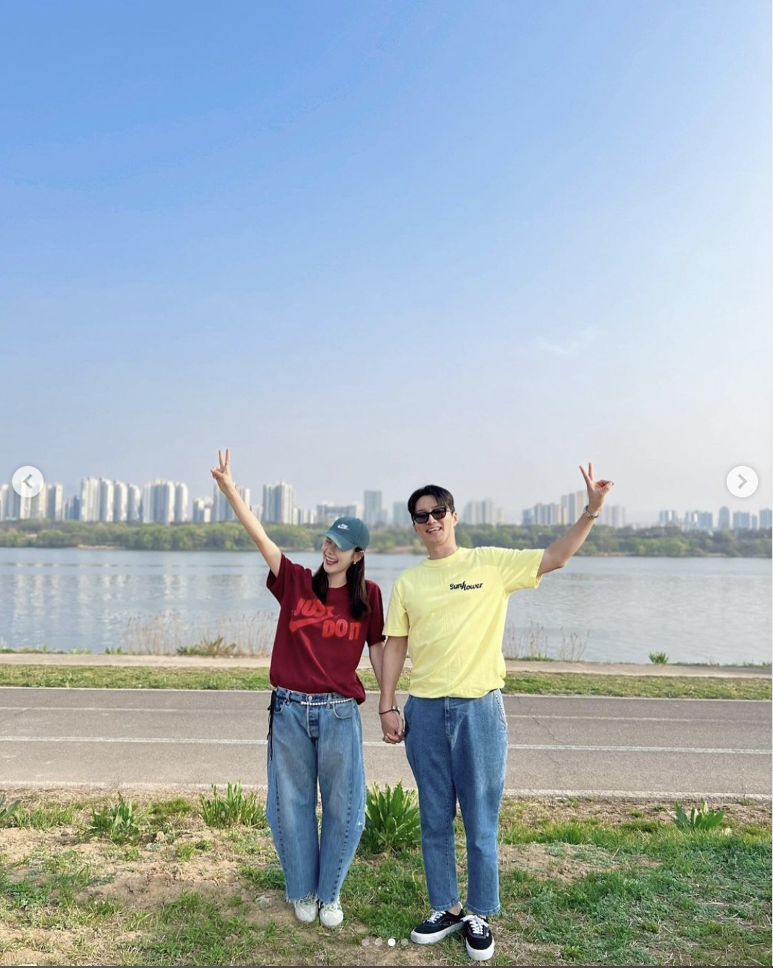 소이현♥인교진, 두 손 꼭 잡고 애틋...10년차 잉꼬 부부의 사랑법