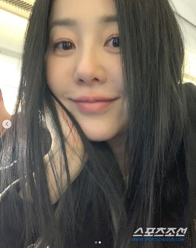 '방부제 피부' 고현정, 명품 가방도 바닥에 '턱'…"일하러 일본 가요"