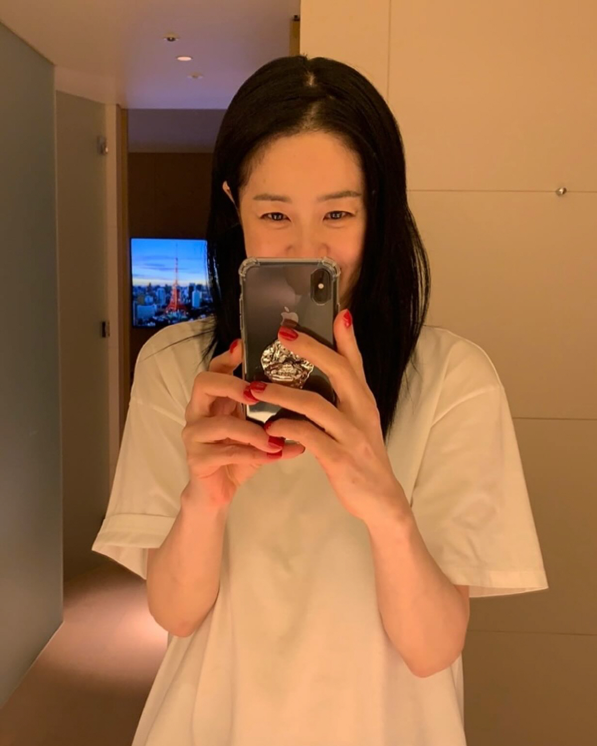 고현정 "늦어서 미안해요"..'민낯 거울 셀카'에 난리 난 반응