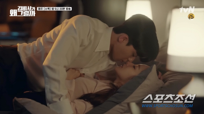 [SC이슈]박서준-박민영 '키스신', OTT에선 '통편집'. 무슨 일? …