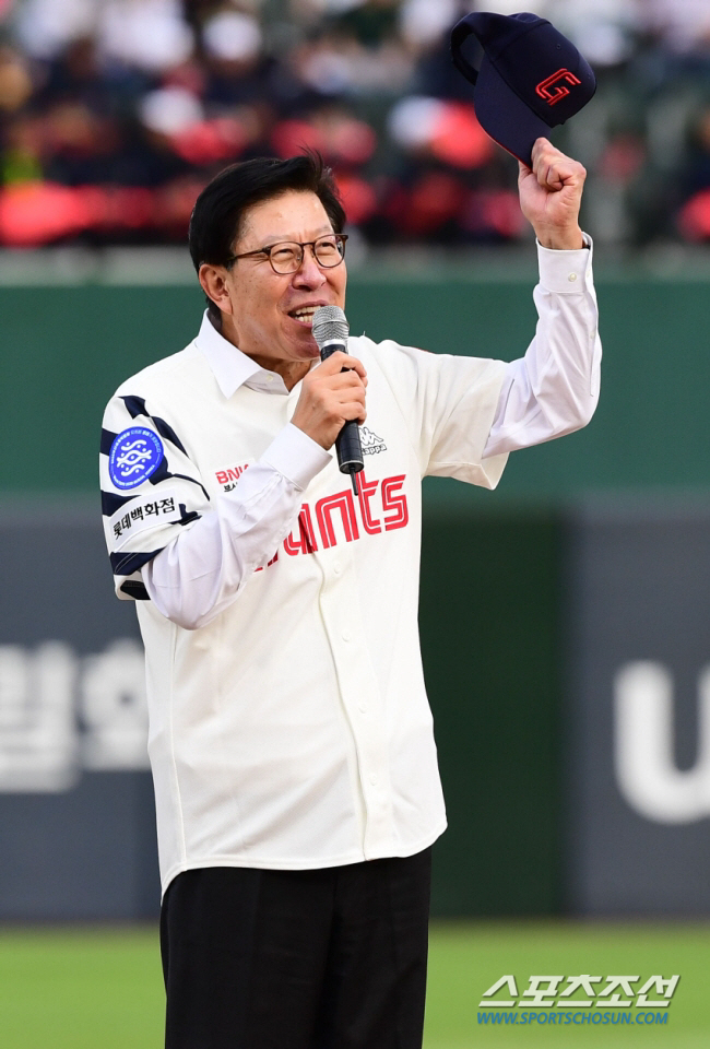 '대전은 내년 입주인데' 대통령도 재확인한 '마흔살' 사직→부산新구장, …