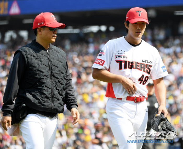 이의리 너마저... 153km 뿌렸는데 2회 팔꿈치 불편함 호소 자진강판…
