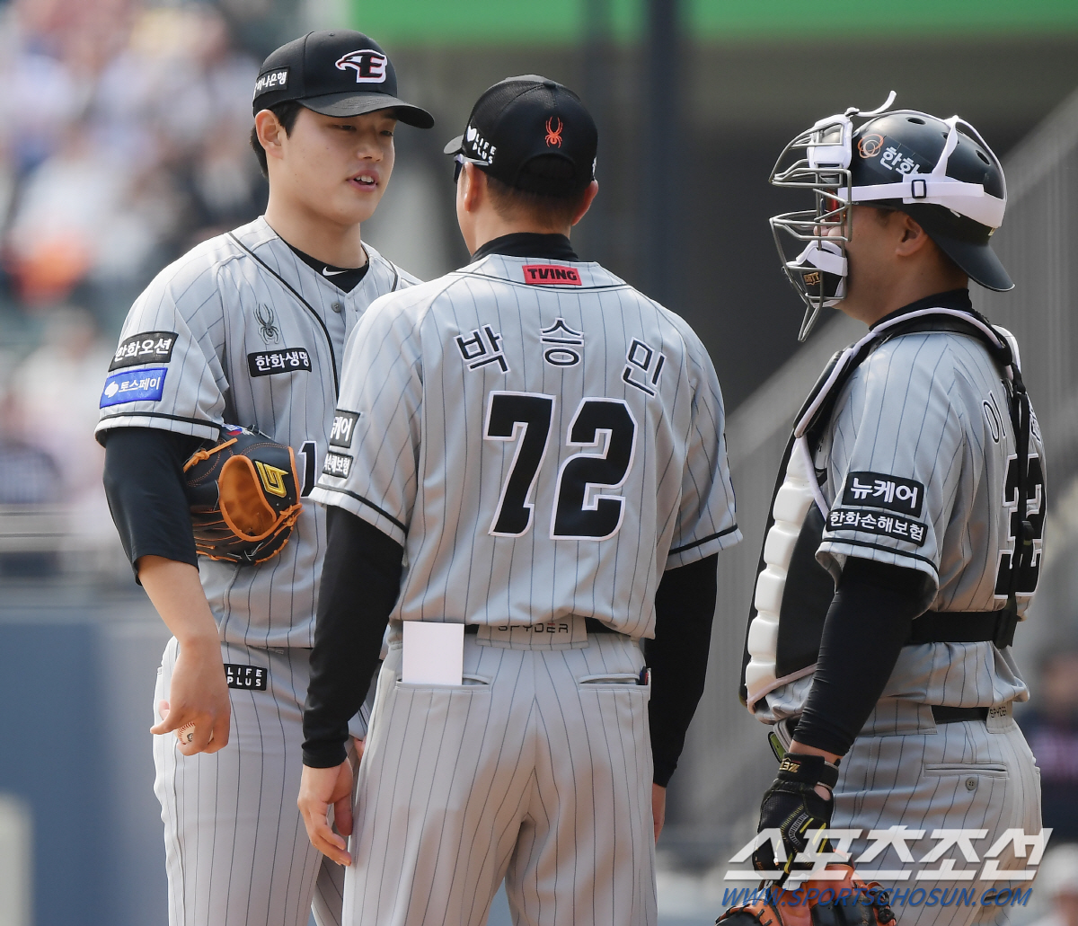 1회 타자 일순→3⅓이닝 강판…시련의 2G, 아직은 무거운 '1선발 무게…