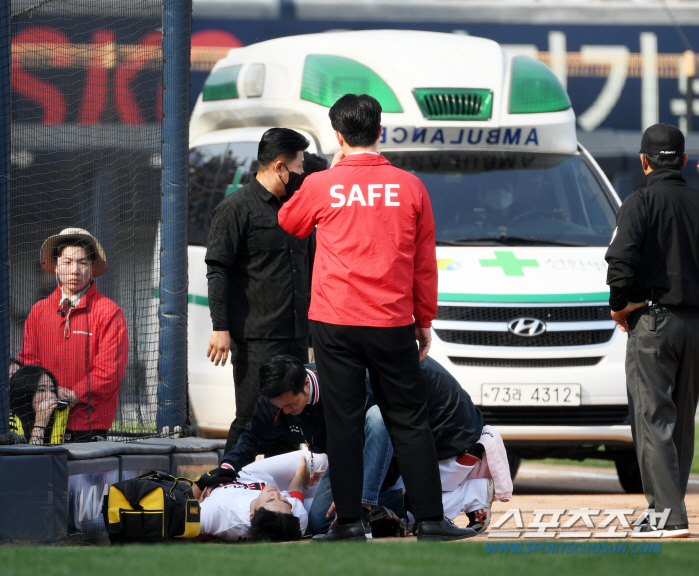 '순간 2만500명이 숙연' 안전만을 기원했다. 박민 파울타구 전력질주하…