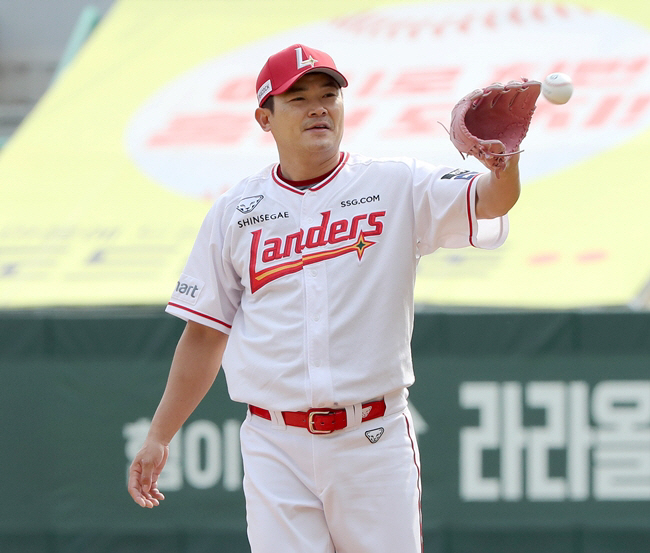 '한유섬 홈런 선두+이지영 쐐기타까지' SSG, 키움 잡고 3연패 후 2…