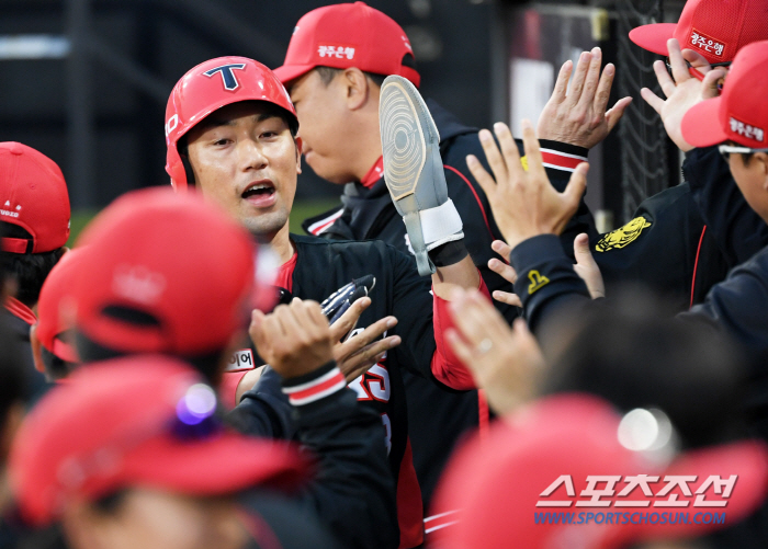 '친정 LG 울렸다' 펜스 꽂히는 동점 2루타 작렬. 서교수의 비결은 "…
