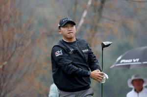'스크린골프의 강자' 김홍택, KPGA 투어 개막전서 펄펄(종합)