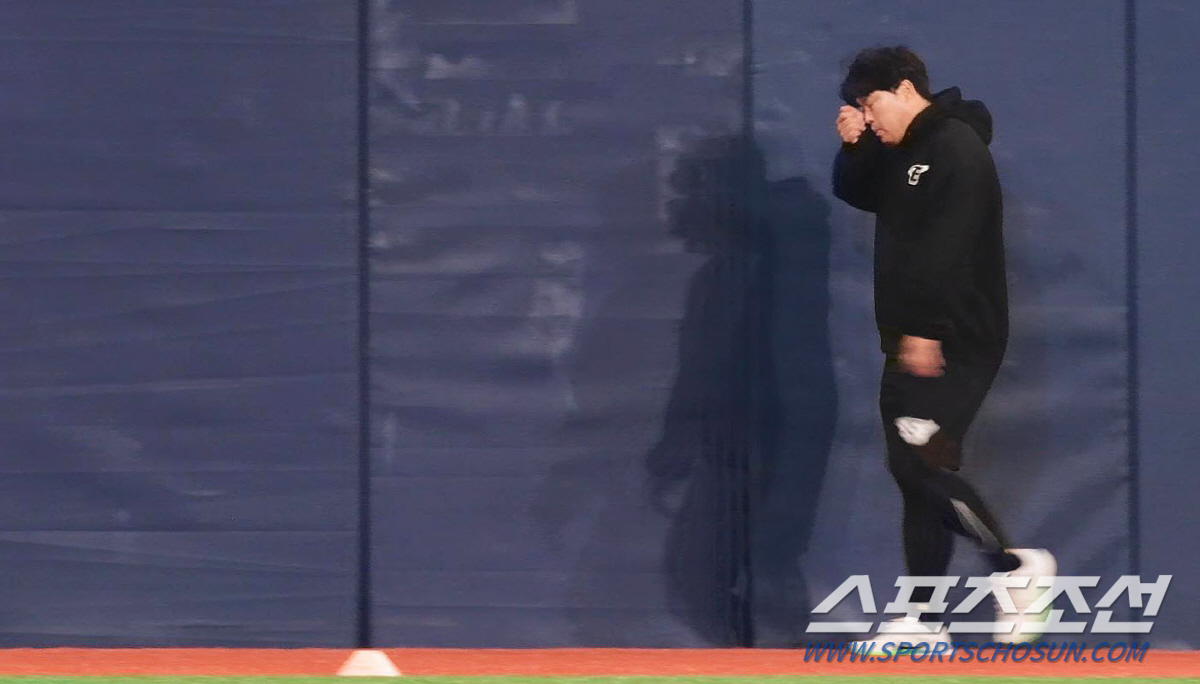 팀은 5연패·첫 승은 네 번째 도전…류현진, 어깨 무겁다
