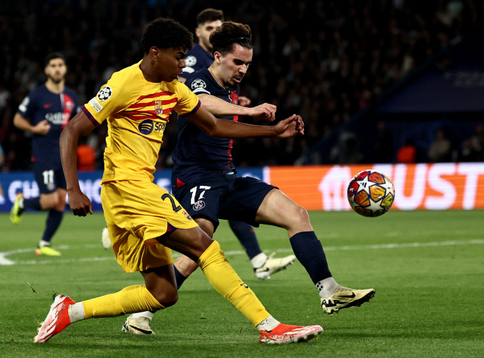 [UCL리뷰]'이강인 나가고 연이어 2실점' PSG, 바르셀로나에 2대3…